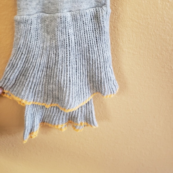 Urban Outfitters Sweater - Picture 4 of 5